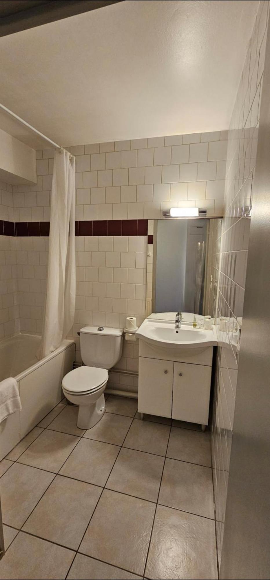 Hotel Lyon Sud, Pierre Benite, St Genis Laval ภายนอก รูปภาพ