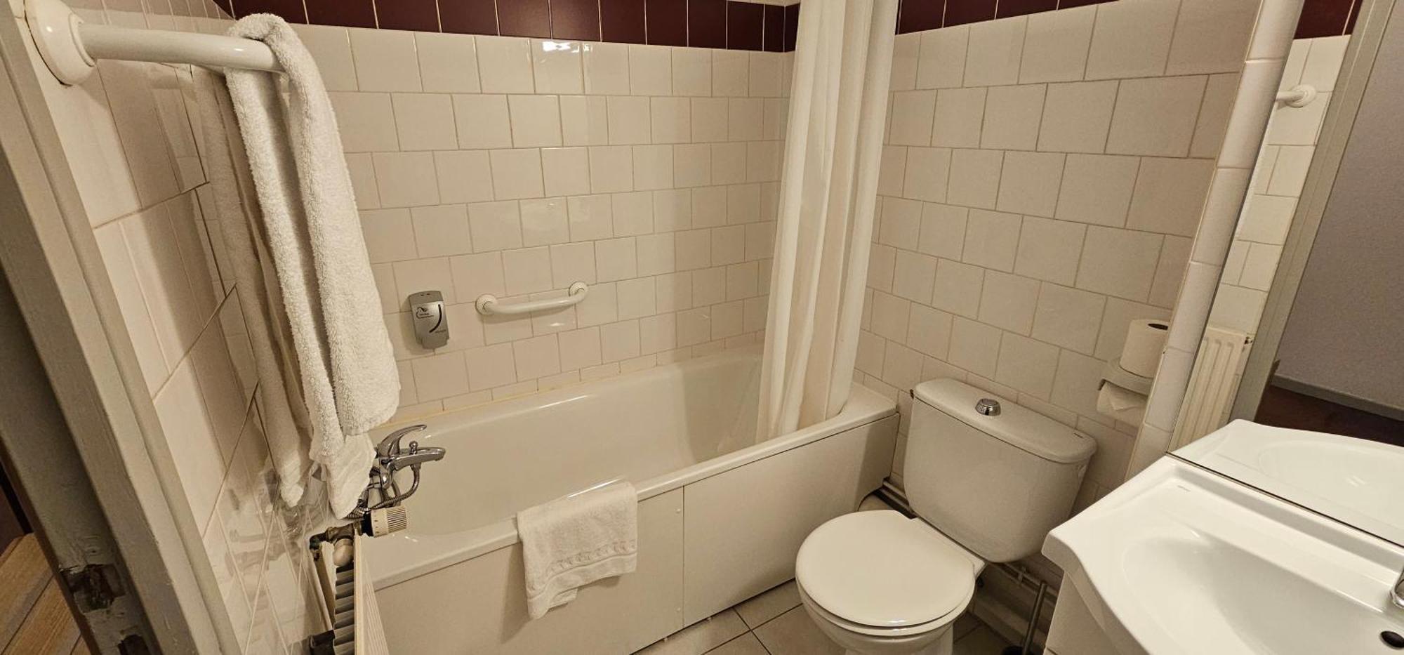 Hotel Lyon Sud, Pierre Benite, St Genis Laval ภายนอก รูปภาพ