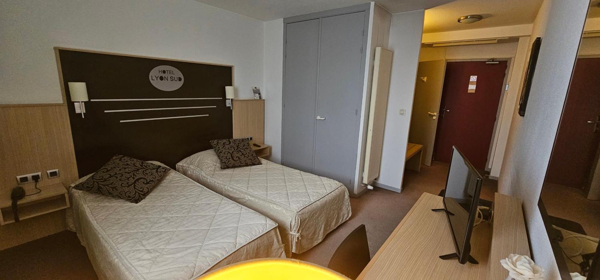 Hotel Lyon Sud, Pierre Benite, St Genis Laval ภายนอก รูปภาพ