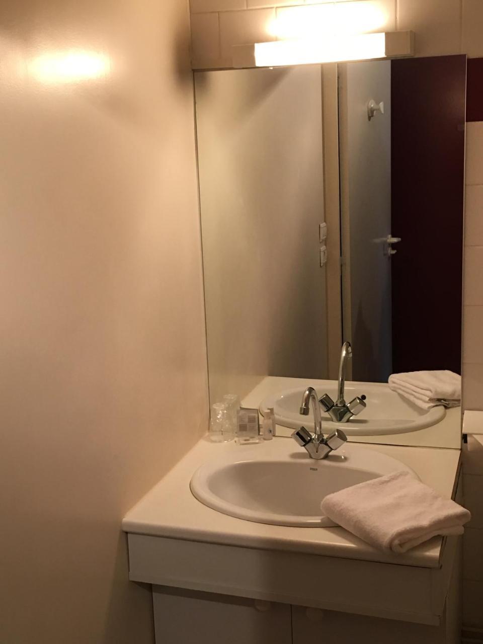 Hotel Lyon Sud, Pierre Benite, St Genis Laval ภายนอก รูปภาพ